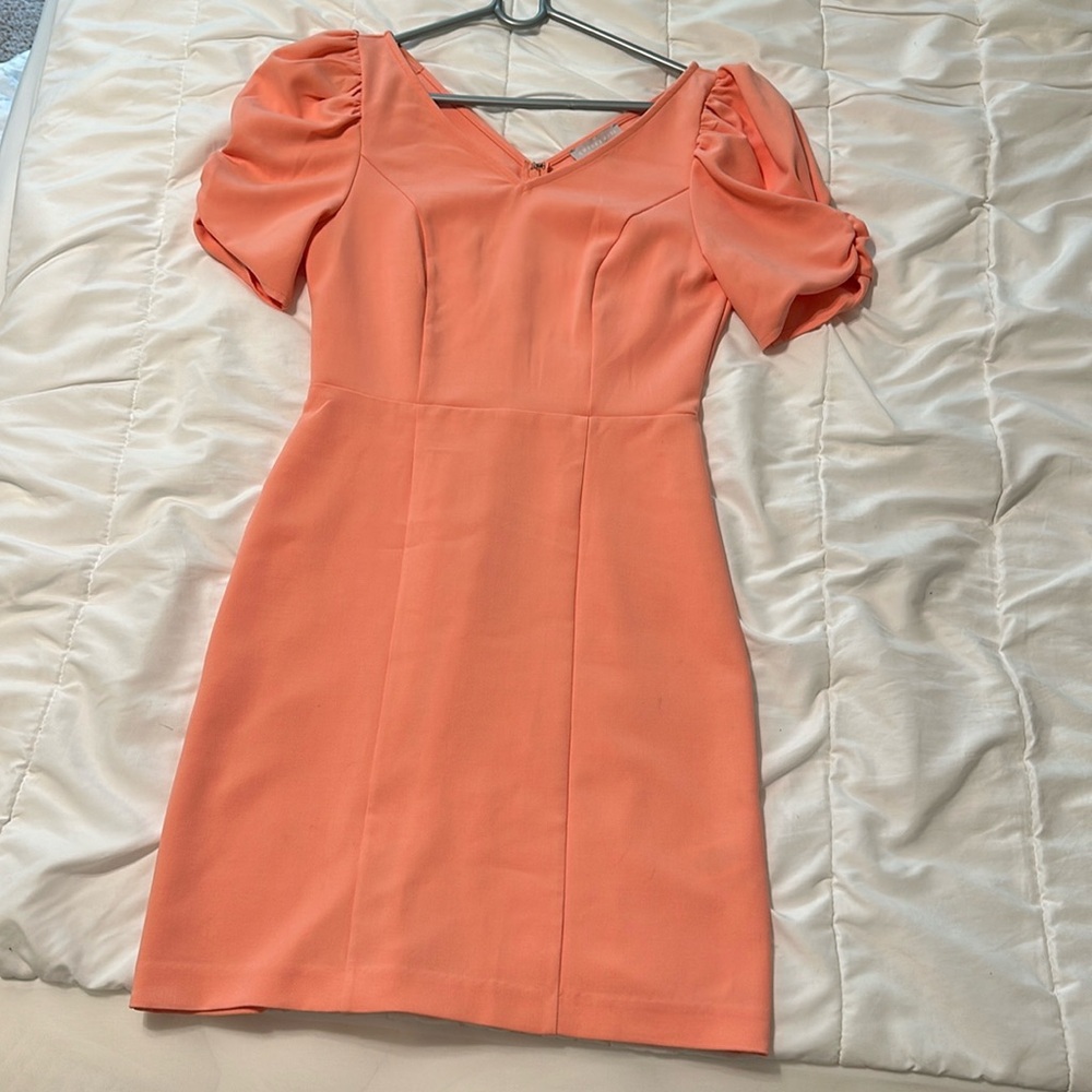 Chelsea coral mid-length dress with scrunched sleeves in size XS